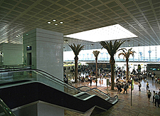 Interior de la nova terminal ol&iacute;mpica dissenyada per Ricard Bofill